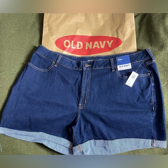 Plus Size Ladies Old Navy high rise stretch shorts - Picture 1 of 3